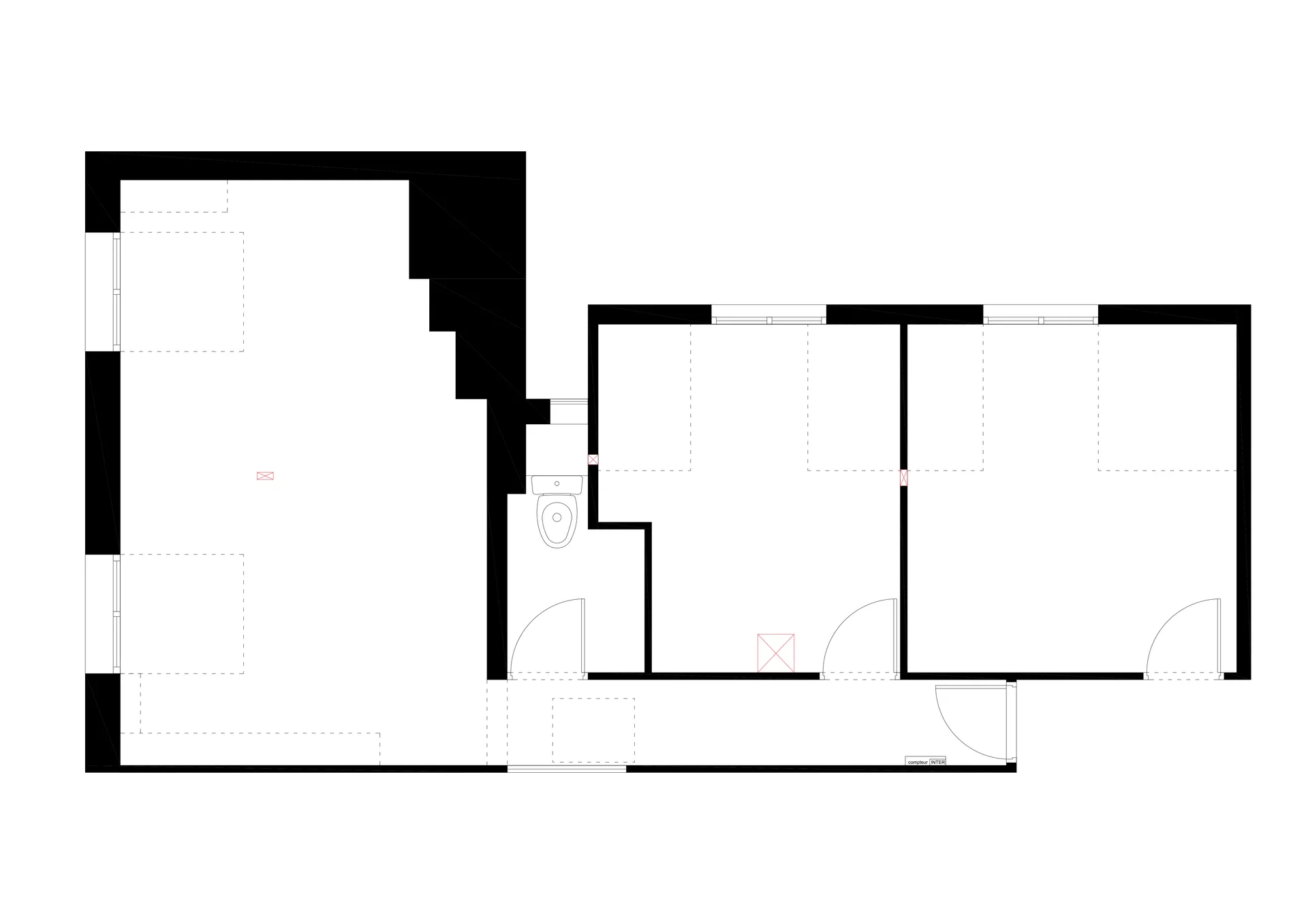Plan existant : la pièce à vivre est à gauche, avec un poteau soutenant la charpente au milieu. L'accès à la deuxième chambre se fait par le palier, et le même poteau se trouve dans la cloison séparative des chambres.